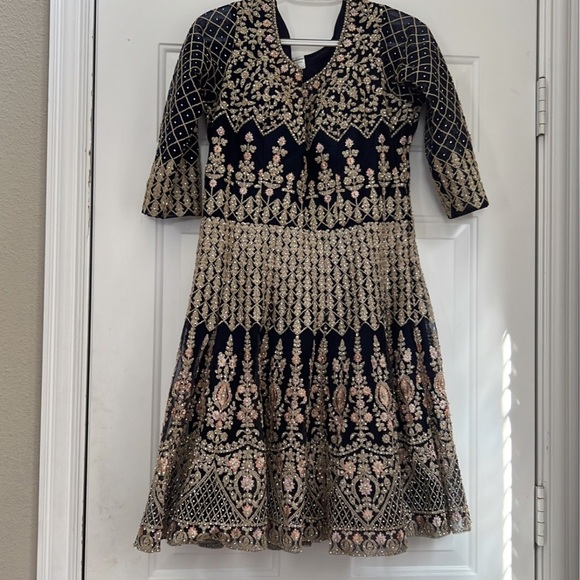 Please be informed this outfit is full of glitters it shines and sparkles . - Picture 5 of 9